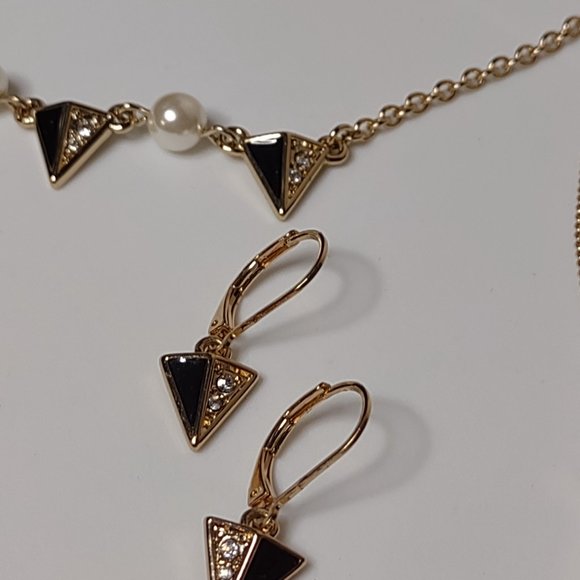 Black And Gold Tone Necklace And Earring Set - Picture 5 of 11